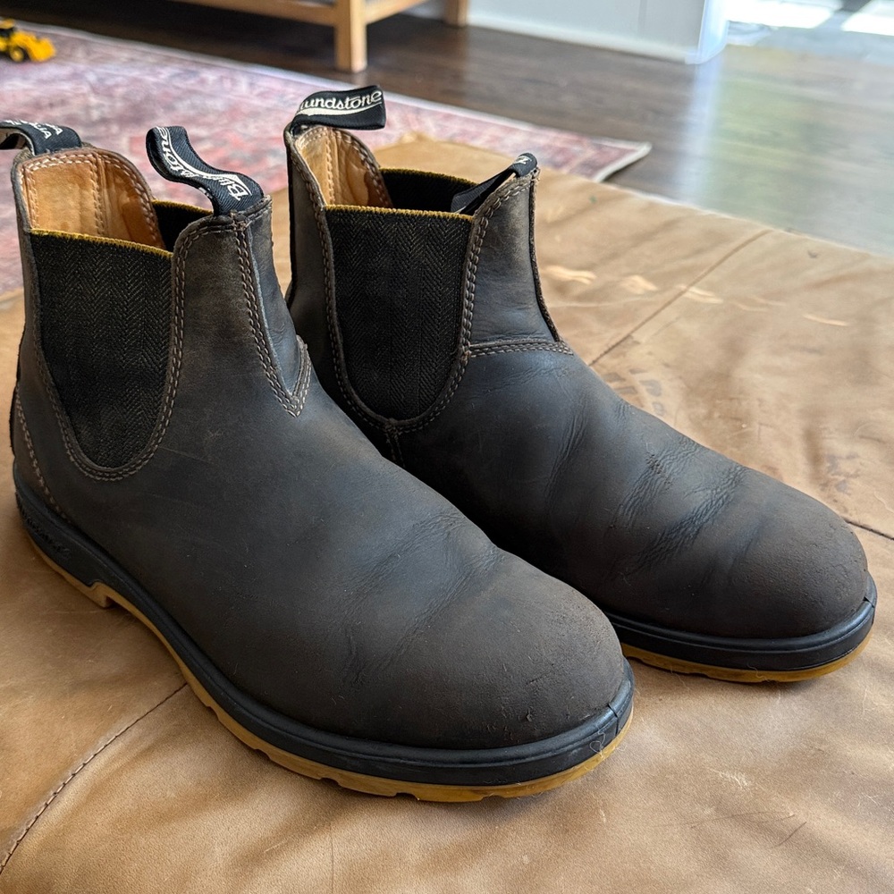 Blundstone Leather Boots with Tan Sole